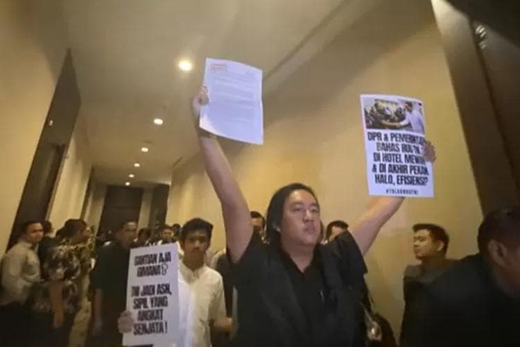 Selebriti Indonesia Protes RUU TNI, Ungkap Keresahan Lewat Media Sosial