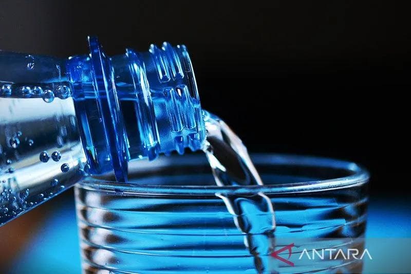 Dua Orang di Oman Keracunan Air Kemasan Asal Iran