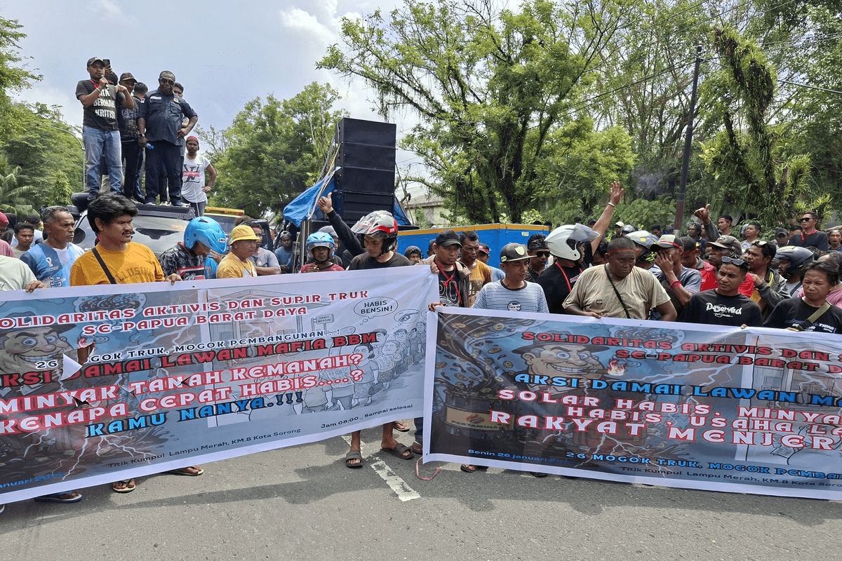 Ratusan Sopir Truk di Sorong Gelar Aksi Protes Terkait Dugaan Penyelewengan BBM