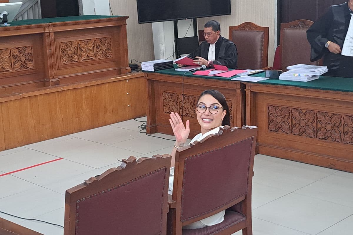 Nikita Mirzani Menangis di Sidang: Rindu Anak, Ajukan Eksepsi