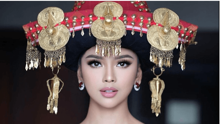 Lyodra Tampil Cantik Pakai Baju Adat Karo di Acara Misa Bareng Paus Fransiskus