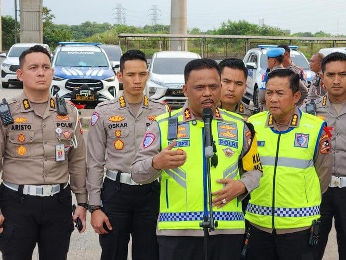 Kakorlantas Ingatkan Pengendara Arus Balik: Jangan Beristirahat di Bahu Jalan