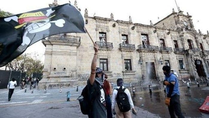 Demo di Meksiko Karena Korupsi, Bendera One Piece Berdiri di Tengah Kerusuhan