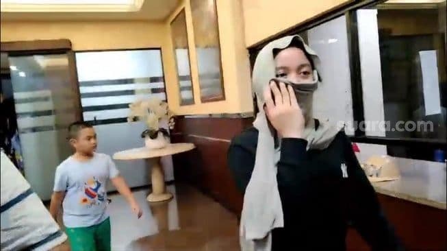 "Kabur dari Rumah Aman, Lolly Mendapat Bantuan dari Razman"